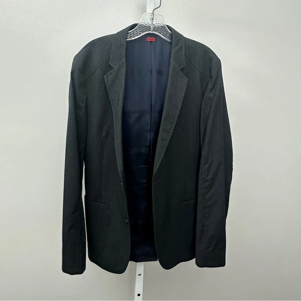 HUGO‎ BOSS BLAZER is 38 R